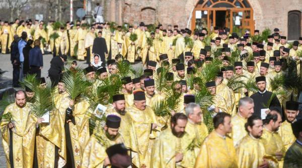 pelerinajul crestin ortodox de florii pe strazile din bucuresti si ploiesti