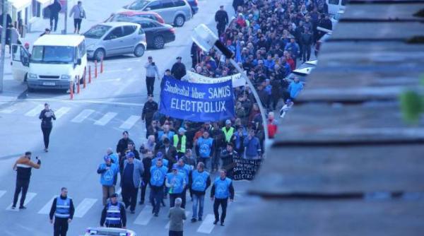 angajati ai electrolux protest la sediul ambasadei suediei