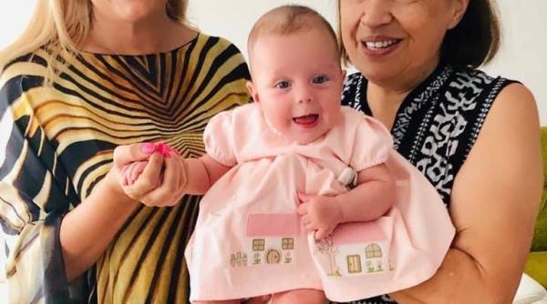 elena udrea vrea sa isi boteze copilul  cine sunt nasii