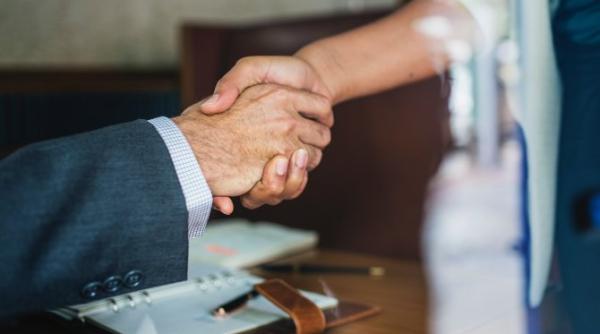 escrocheria cu salutul face ravagii mare atentie in parcari si pe autostrada cum procedeaza