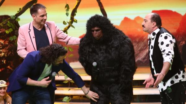 scena misterelor 25 aprilie cine sunt vedetele din spatele mastilor