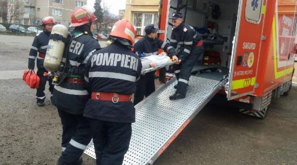 explozie intr un apartament resita o persoana a ajuns la spital
