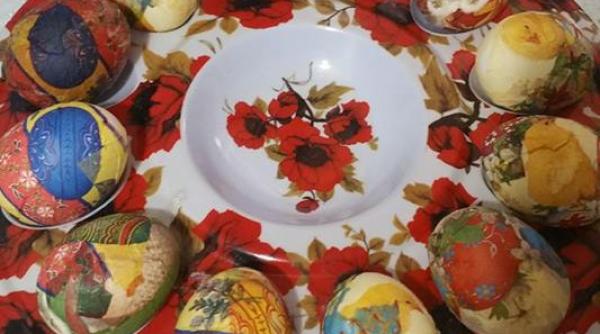 oua de paste vopsite in servetel reteta preferata a gospodinelor