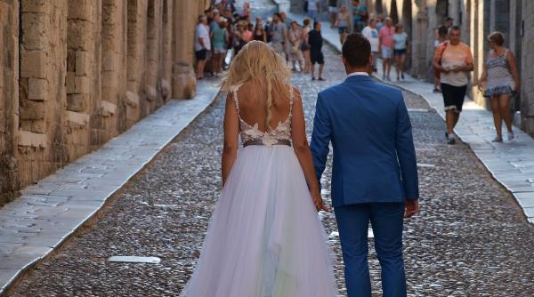rochiile de mireasa si accesoriile de nunta romanesti promovate la barcelona bridal fashion week