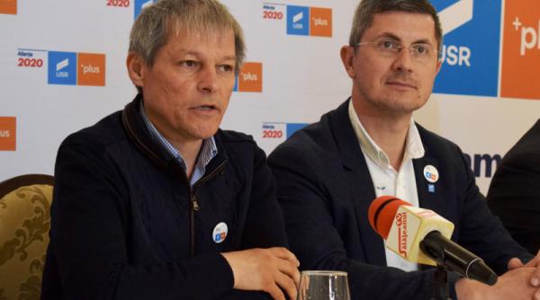 cum arata ciolos si barna cand se uita dupa o tipa blanao foto