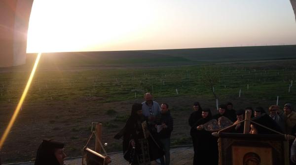 dcnews va ureaza paste fericit si va invita sa descoperiti manastirea colilia locul care va schimba