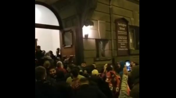 romani din marea britanie bataie la slujba de inviere video