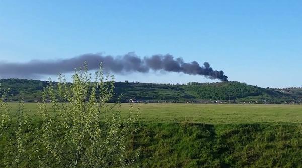 incendiu urias depozit de mase plastice zeci de pompieri in interventie