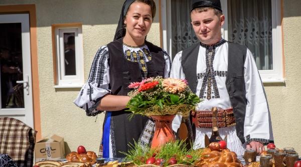 obicei unic si secular in lunea pastelui intr o comuna din muntii sebesului