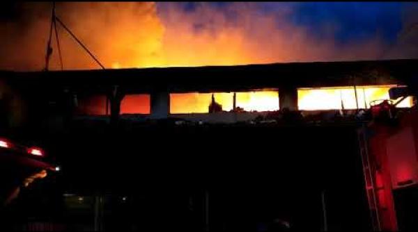 plan rosu activat pentru stingerea unui puternic incendiu izbucnit la tulcea