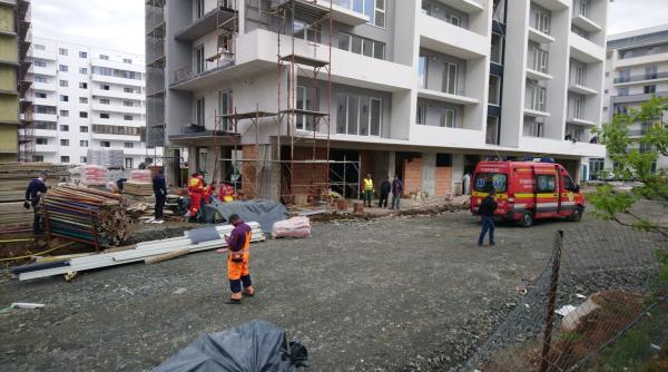 barbat cazut de pe un bloc in constructie a murit pe loc