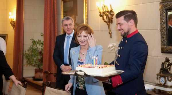 familia regala sarbatoreste 10 mai in gradina palatului elisabeta