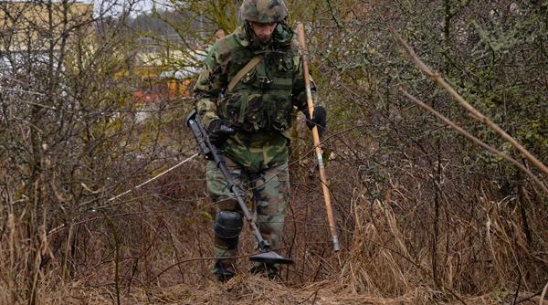 un militar albanez a murit in timpul unei operatiuni de deminare in letonia
