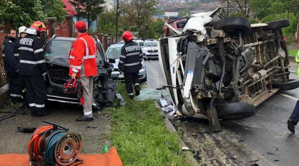 conducta de gaz avariata in urma unui accident grav doua persoane ranite
