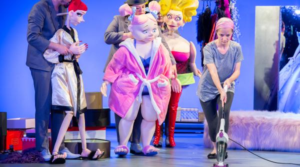 premiera spectacol cenusareasa in regia lui felix alexa la teatrul tandarica