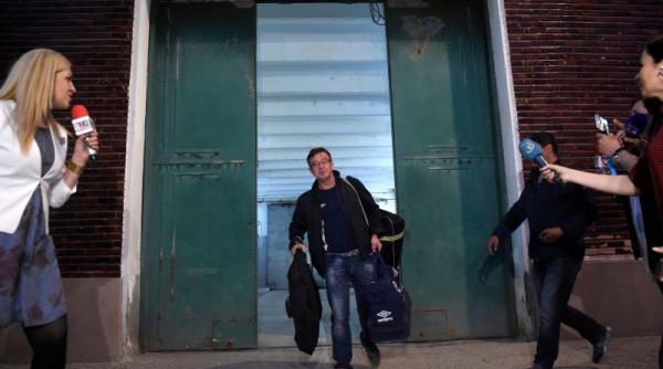 sorin blejnar s a predat la politia capitalei va fi dus cu duba la penitenciarul rahova