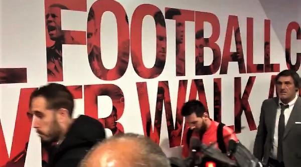 atmosfera de inmormantare in vestiarul barcelonei dupa 0 4 cu liverpool