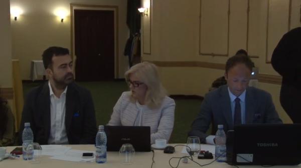 fake news si dezinformare  romania  isterie online  radu magdin  traim o perioada de agresivitate maxima