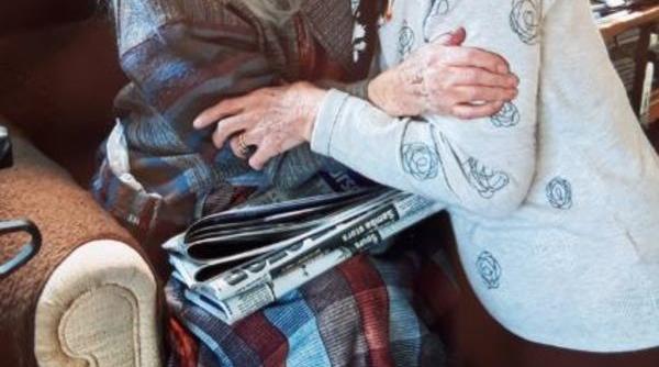 o femeie in varsta de 81 de ani din irlanda si a intalnit mama de 103 ani pentru prima data