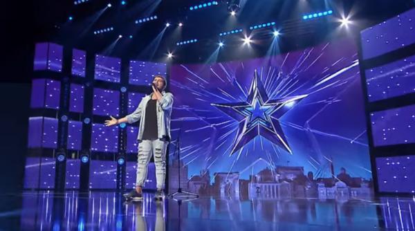 romanii au talent emotiv a cazut in culise de pe scena a ridicat sala in picioare