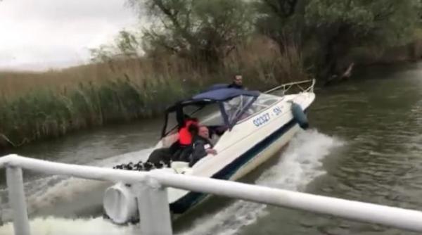 atac in delta dunarii grup de ornitologi atacat pe un canal navigabil