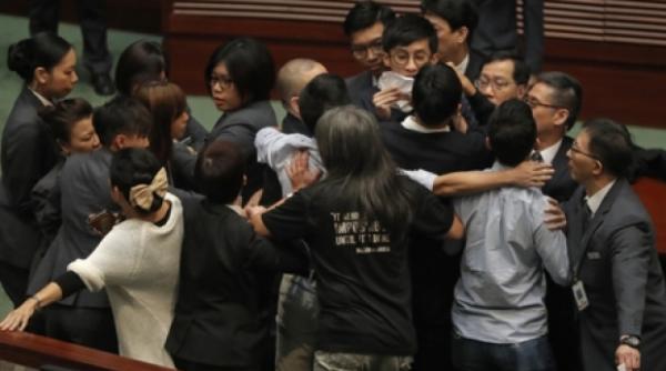 bataie intre deputati discutii aprinse pe tema extradarii