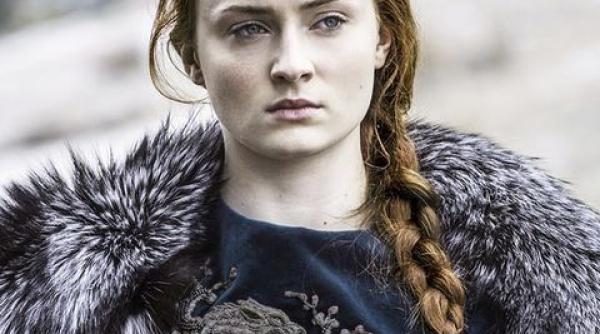 game of thrones sophie turner fanii vor suferi mult la final