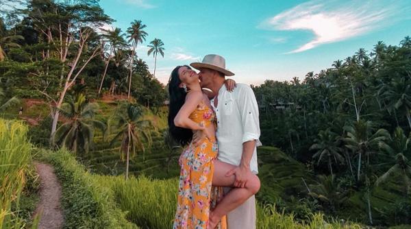 ioana grama ceruta in casatorie dupa ce a anuntat ca este insarcinata