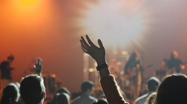 concert pentru scoaterea romanilor la vot pe 19 mai piata victoriei locul evenimentului