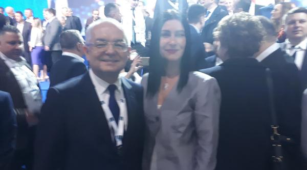 emil boc obligat sa vorbeasca cu presa jurnalistii l au dat in judecata