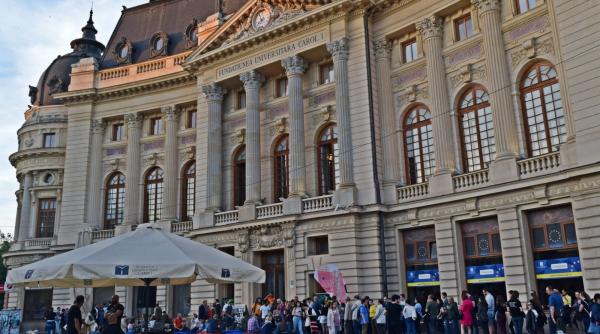 noaptea muzeelor biblioteca centrala universitara carol i peste 1500 de vizitatori