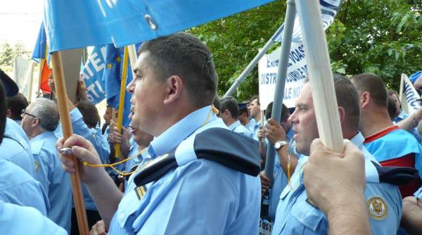 protest la penitenciarul gherla cluj la puscarie muncim pe datorie