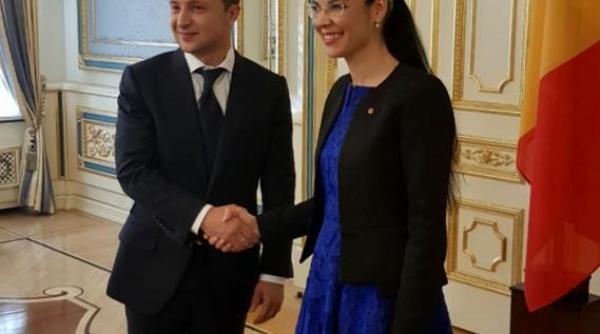 zelenski investitit presedinte al ucrainei ana birchall prezenta la ceremonie sunt onorata sa transmit