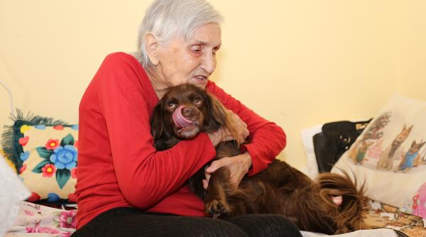 7 ani de terapie asistata de animale pentru varstnicii din sectorul 6