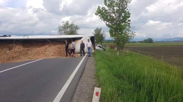doi morti in urma unui accident cu un tir si doua autoturisme trafic blocat