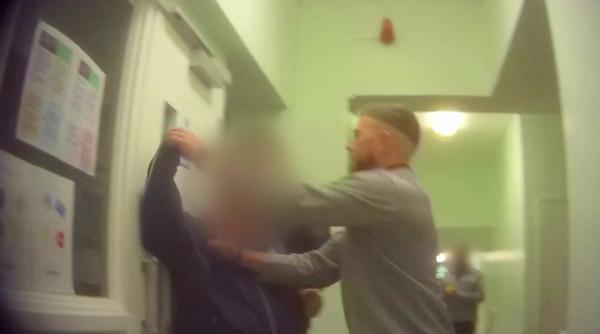 angajatii unui spital din anglia filmati in timp ce agresau pacientii