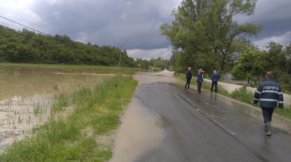 cod portocaliu si cod galben de inundatii pe rauri din trei judete