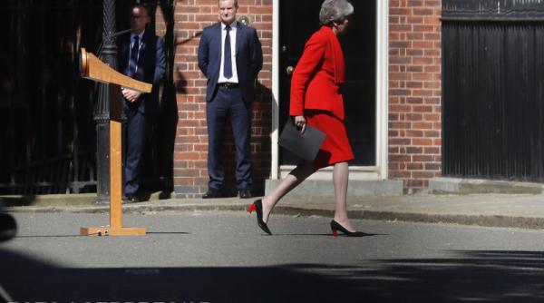 ft demisia theresei may risca sa conduca la producerea unui brexit fara niciun acord