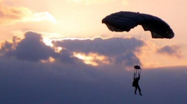 incident pe aerodrom un parasutist a fost ranit