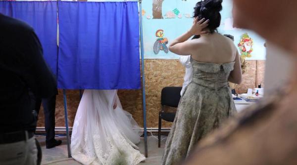 alegeri europarlamentare 2019 o mireasa din alba la vot in ziua nuntii