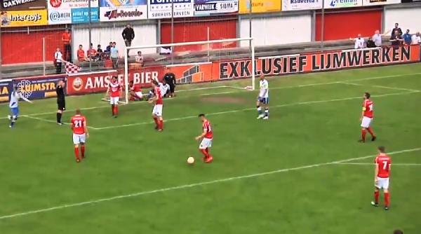 incident neobisnuit intr un campionat din olanda gol marcat si validat de arbitru