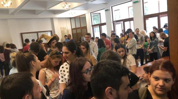 studentii din bucuresti s au mobilizat la vot se asteapta si cateva zeci de minute