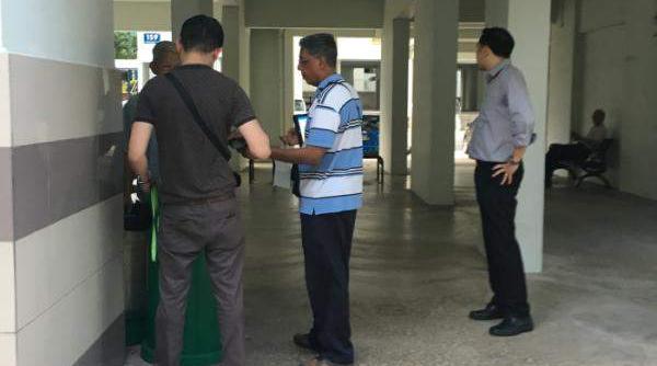 barbat amendat pentru aruncarea unor elastice pe un drum public