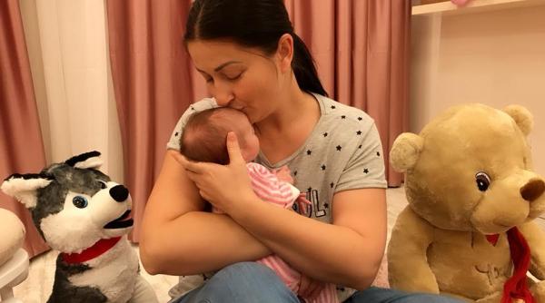 gabriela cristea peste hotare cu cei doi copii e agitatie multa