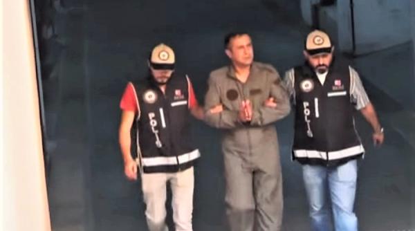 peste 100 de militari arestati in turcia