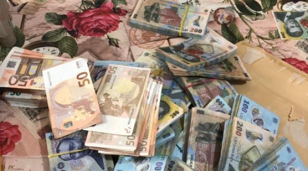 fabrici de incaltaminte contrafacuta  descoperite de politisti