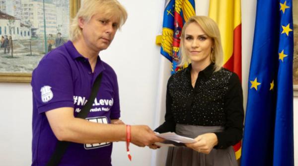 firea s a intalnit cu marian ceausescu vrea panouri la intrarile in oras