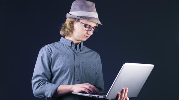 cel mai periculos laptop din lume vandut pentru o suma record ce se afla pe el