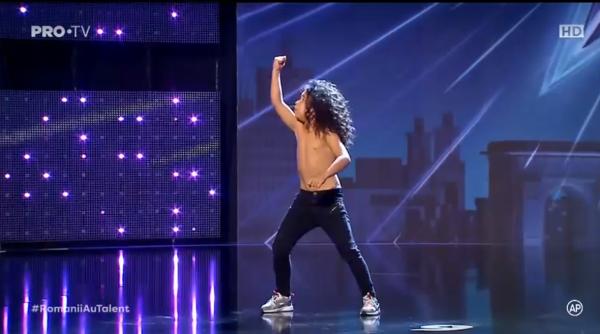 aris pustiul care i a facut pe juratii de la romanii au talent sa se bata pentru el show in marea finala