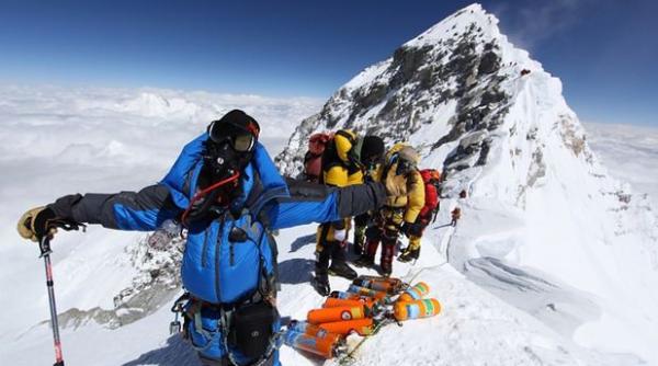 imagini de groaza pe varful everest un cineast povesteste ce a experimentat in drumetie